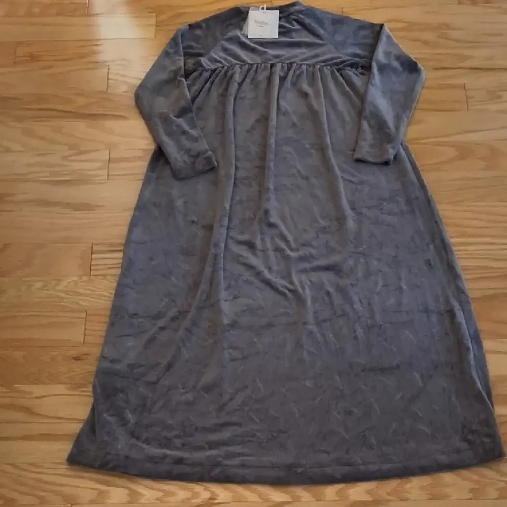 Hadas by Kidchic Elegant Gray Long Sleeve Robe/Dressing Grown Girls Size L NWT